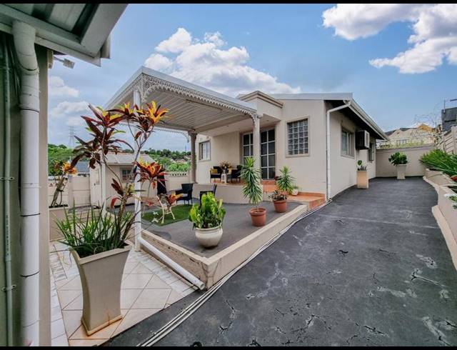 5 BEDROOM HOUSE FOR SALE IN WOODVIEW